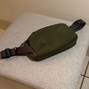 Bellroy Olive Venture Hip Pack 2.5 L Sling Bag